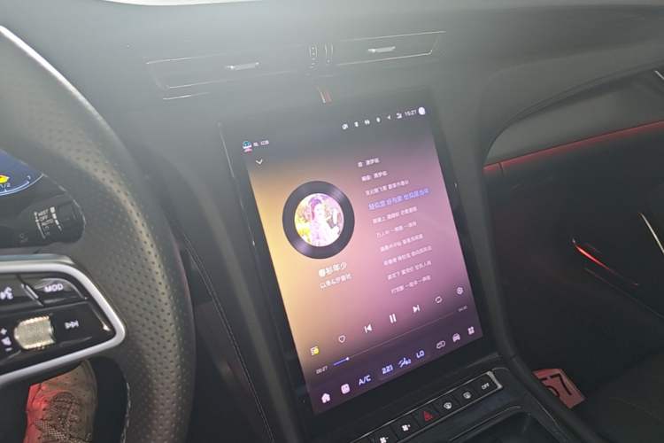 Used Hongqi H5 2024 2.0T Automatic Smart Connect Flagship Edition Audio And AC Panel