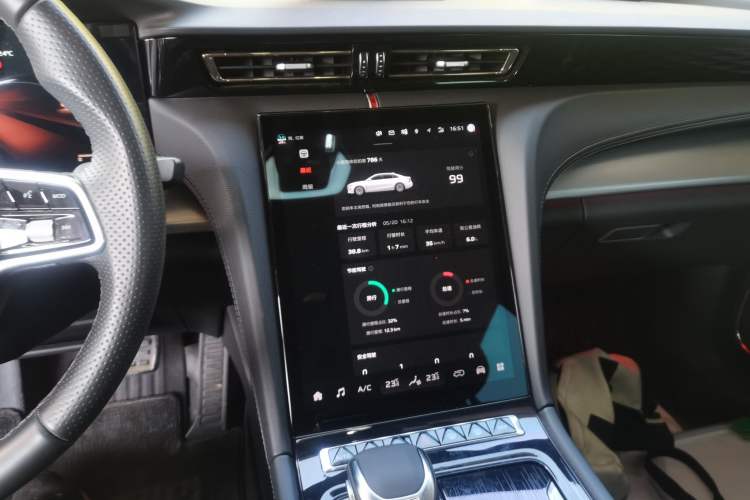 Used Hongqi H5 2024 2.0T Automatic Smart Connect Flagship Edition Audio And AC Panel