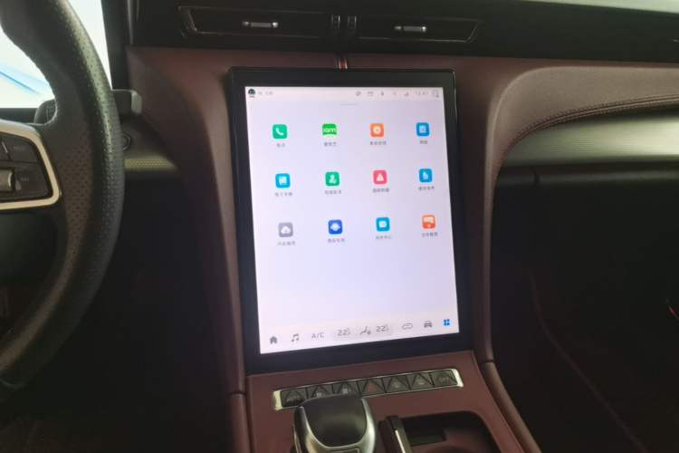 Used Hongqi H5 2024 2.0T Automatic Smart Connect Flagship Edition Audio And AC Panel