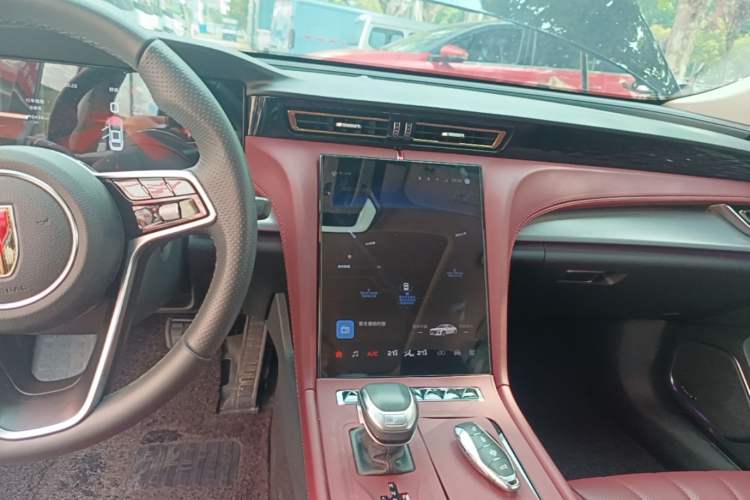 Used Hongqi H5 2024 2.0T Automatic Smart Connect Flagship Edition Audio And AC Panel