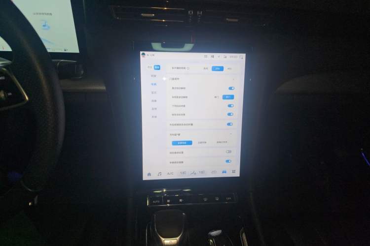 Used Hongqi H5 2024 2.0T Automatic Smart Connect Flagship Edition Audio And AC Panel