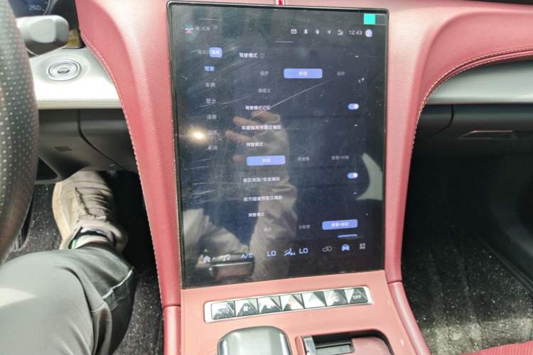Used Hongqi H5 2024 2.0T Automatic Smart Connect Flagship Edition Audio And AC Panel