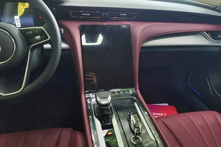 Used Hongqi H5 2024 1.5T DCT Smart Connect Flagship Edition Audio And AC Panel