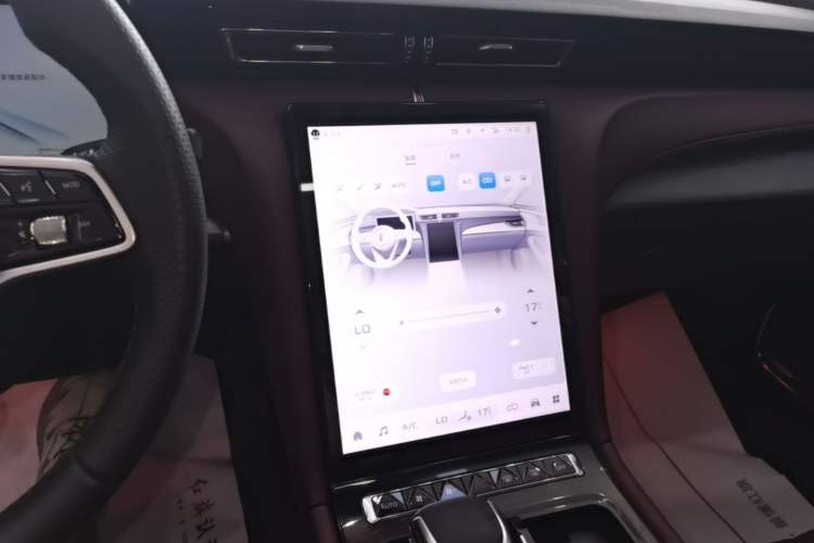Used Hongqi H5 2024 2.0T Automatic Smart Connect Flagship Edition Audio And AC Panel