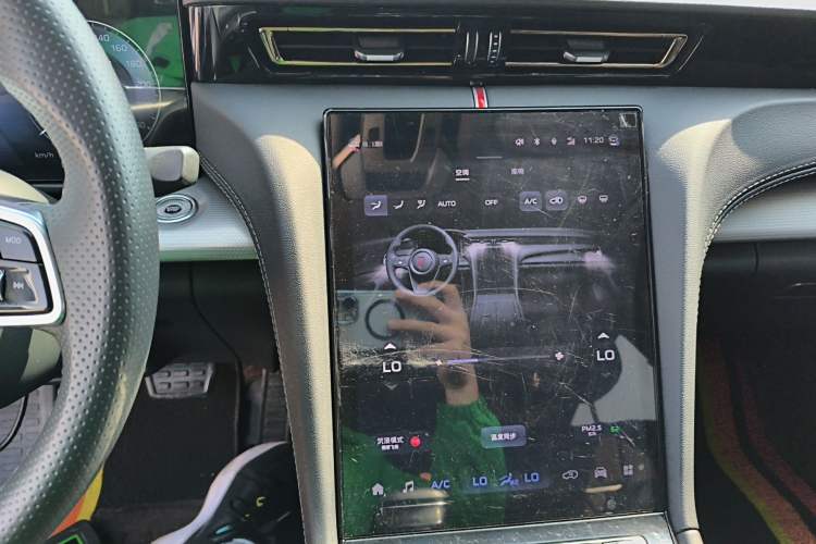 Used Hongqi H5 2024 2.0T Automatic Smart Connect Flagship Edition Audio And AC Panel