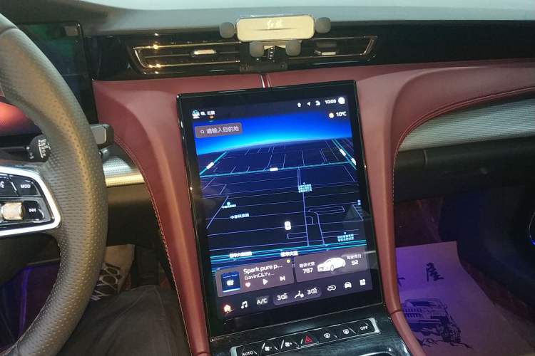 Used Hongqi H5 2024 2.0T Automatic Smart Connect Flagship Edition Audio And AC Panel