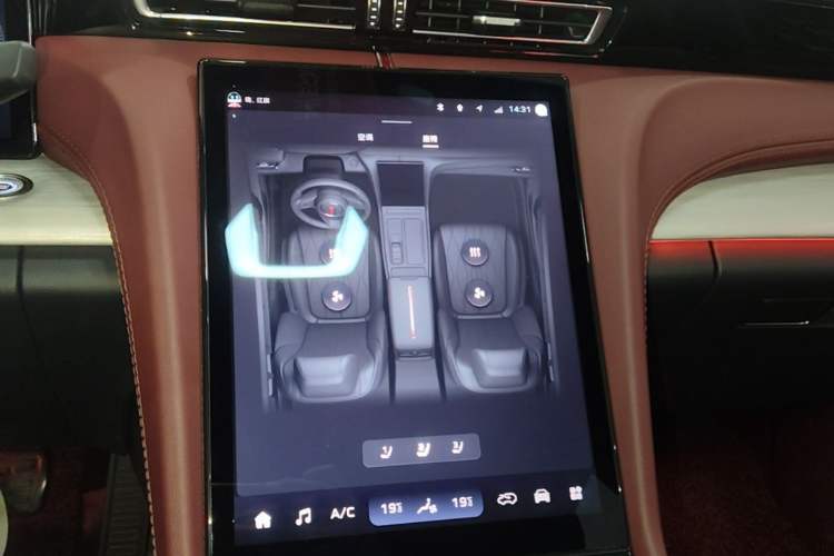 Used Hongqi H5 2024 2.0T Automatic Smart Connect Flagship Edition Audio And AC Panel