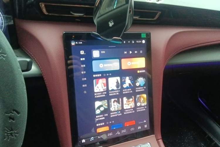 Used Hongqi H5 2024 2.0T Automatic Smart Connect Flagship Edition Audio And AC Panel