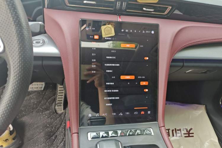 Used Hongqi H5 2024 2.0T Automatic Smart Connect Flagship Edition Audio And AC Panel