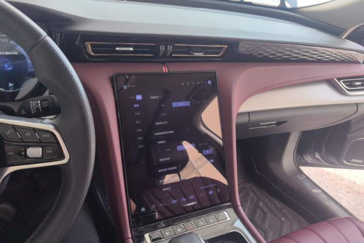 Used Hongqi H5 2024 2.0T Automatic Smart Connect Flagship Edition Audio And AC Panel