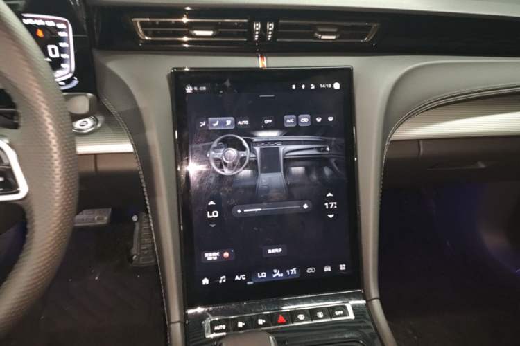 Used Hongqi H5 2024 1.5T DCT Smart Connect Flagship Edition Audio And AC Panel