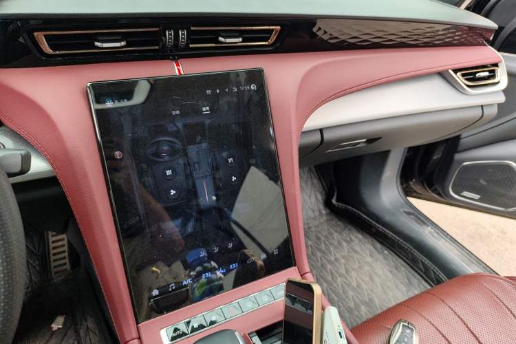 Used Hongqi H5 2024 2.0T Automatic Smart Connect Flagship Edition Audio And AC Panel