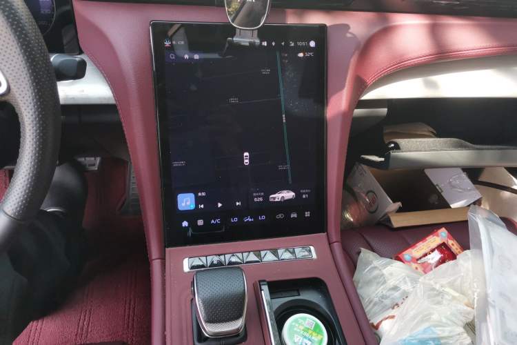 Used Hongqi H5 2024 2.0T Automatic Smart Connect Flagship Edition Audio And AC Panel