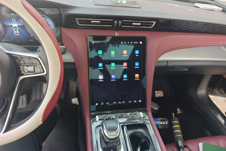 Used Hongqi H5 2024 2.0T Automatic Smart Connect Flagship Edition Audio And AC Panel