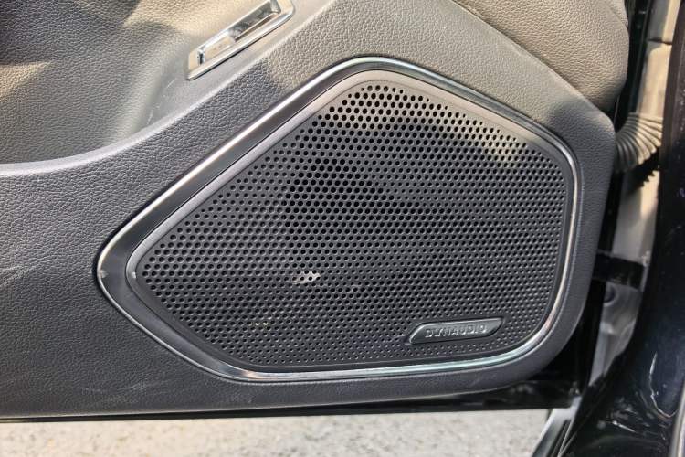 Used Hongqi H5 2024 2.0T Automatic Smart Connect Flagship Edition Audio And AC Panel