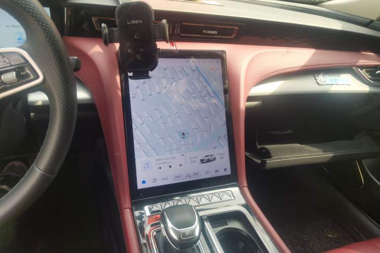 Used Hongqi H5 2024 2.0T Automatic Smart Connect Flagship Edition Audio And AC Panel