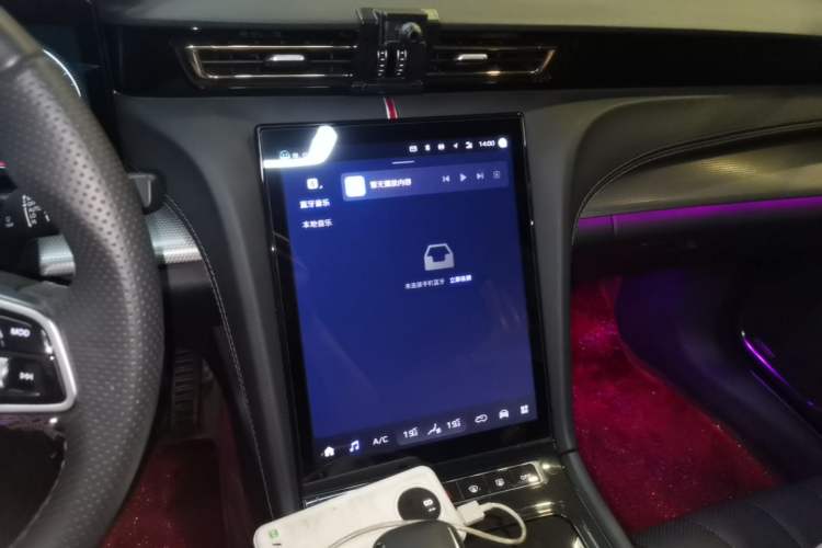 Used Hongqi H5 2024 2.0T Automatic Smart Connect Flagship Edition Audio And AC Panel