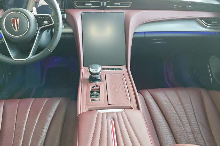 Used Hongqi H5 2024 2.0T Automatic Smart Connect Flagship Edition Audio And AC Panel
