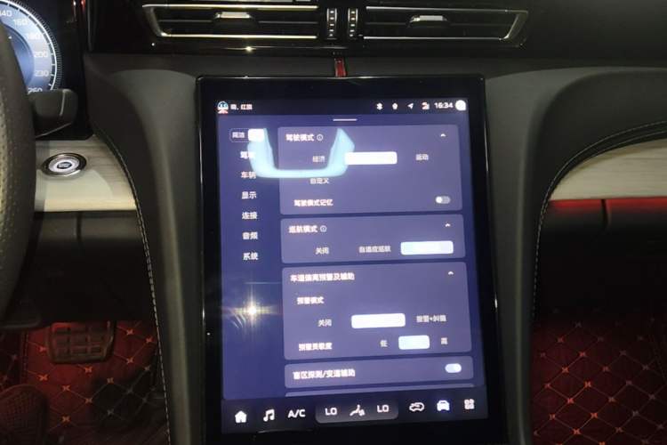 Used Hongqi H5 2024 2.0T Automatic Smart Connect Flagship Edition Audio And AC Panel
