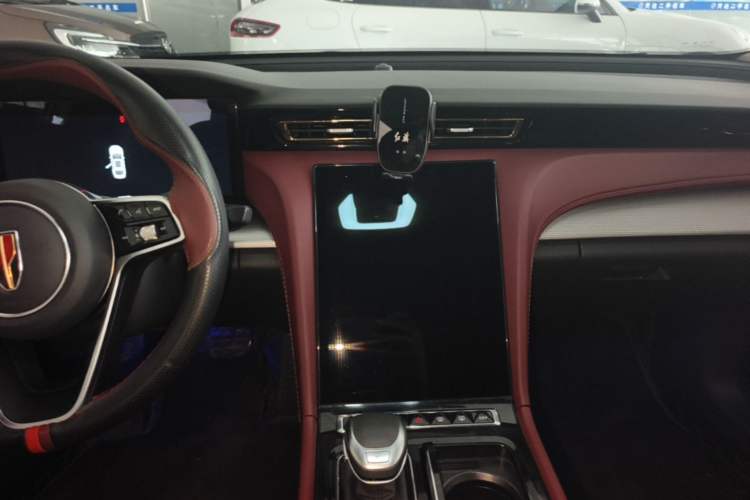 Used Hongqi H5 2024 2.0T Automatic Smart Connect Flagship Edition Audio And AC Panel