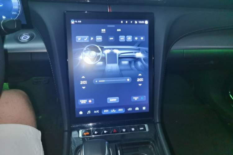 Used Hongqi H5 2024 2.0T Automatic Smart Connect Flagship Edition Audio And AC Panel