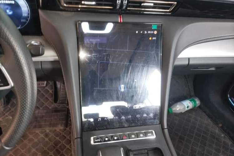 Used Hongqi H5 2024 2.0T Automatic Smart Connect Flagship Edition Audio And AC Panel