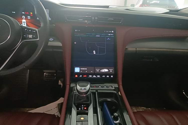 Used Hongqi H5 2024 2.0T Automatic Smart Connect Flagship Edition Audio And AC Panel