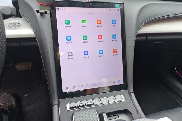 Used Hongqi H5 2024 2.0T Automatic Smart Connect Flagship Edition Audio And AC Panel
