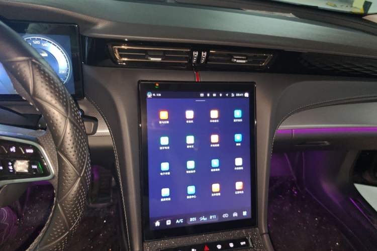 Used Hongqi H5 2024 2.0T Automatic Smart Connect Flagship Edition Audio And AC Panel