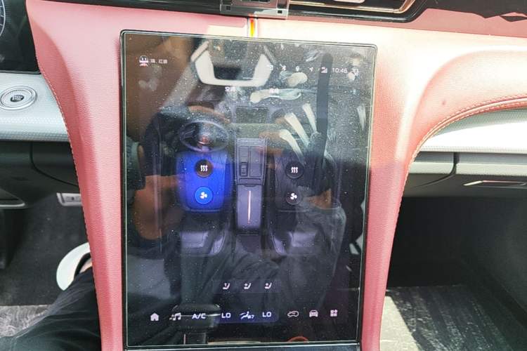 Used Hongqi H5 2024 2.0T Automatic Smart Connect Flagship Edition Audio And AC Panel