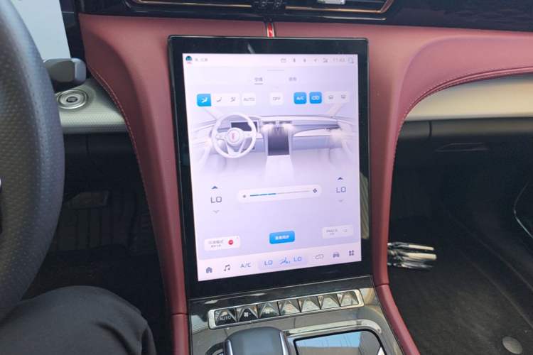 Used Hongqi H5 2024 2.0T Automatic Smart Connect Flagship Edition Audio And AC Panel