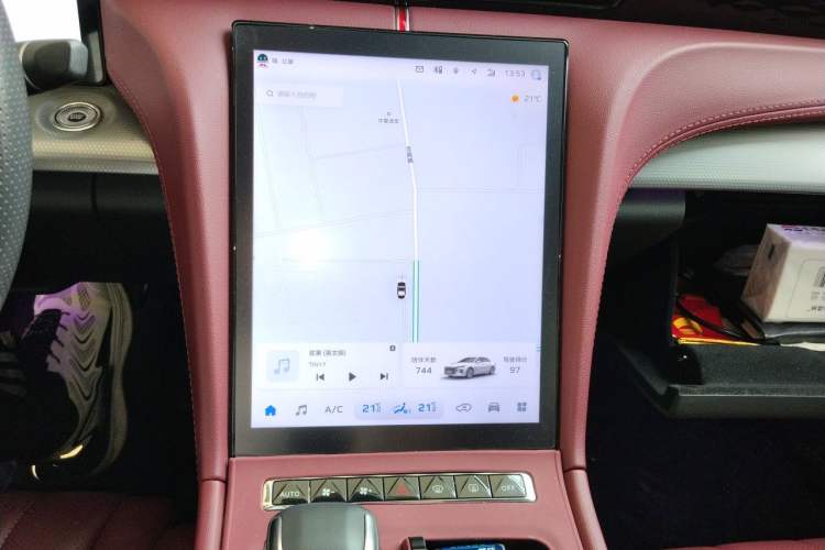 Used Hongqi H5 2024 2.0T Automatic Smart Connect Flagship Edition Audio And AC Panel