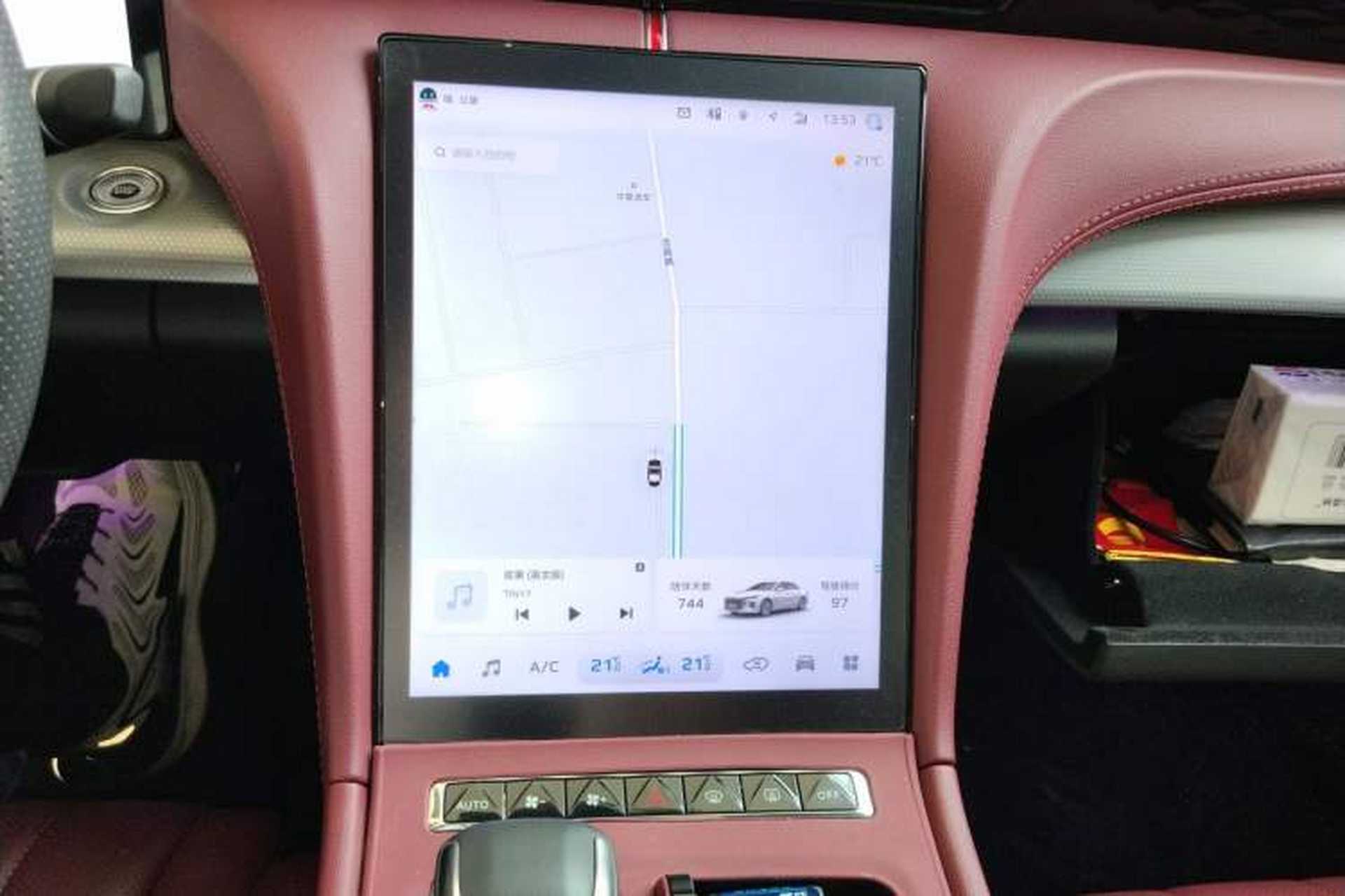 Used Hongqi H5 2024 2.0T Automatic Smart Connect Flagship Edition Audio And AC Panel