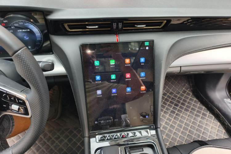 Used Hongqi H5 2024 2.0T Automatic Smart Connect Flagship Edition Audio And AC Panel