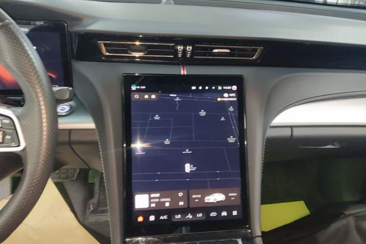 Used Hongqi H5 2024 2.0T Automatic Smart Connect Flagship Edition Audio And AC Panel