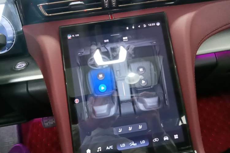 Used Hongqi H5 2024 2.0T Automatic Smart Connect Flagship Edition Audio And AC Panel