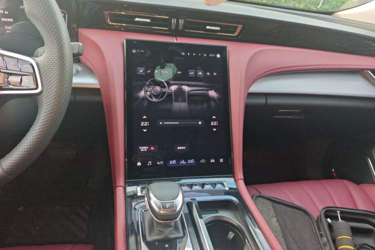 Used Hongqi H5 2024 1.5T DCT Smart Connect Flagship Edition Audio And AC Panel