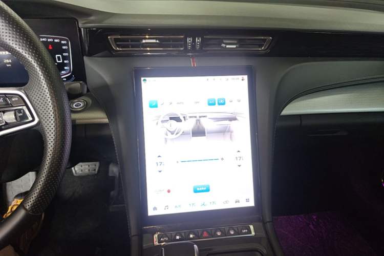 Used Hongqi H5 2024 1.5T DCT Smart Connect Flagship Edition Audio And AC Panel