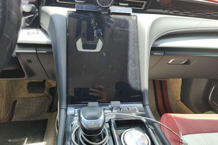 Used Hongqi H5 2024 2.0T Automatic Smart Connect Flagship Edition Audio And AC Panel