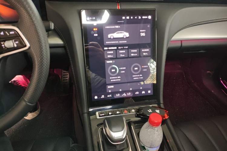 Used Hongqi H5 2024 2.0T Automatic Smart Connect Flagship Edition Audio And AC Panel