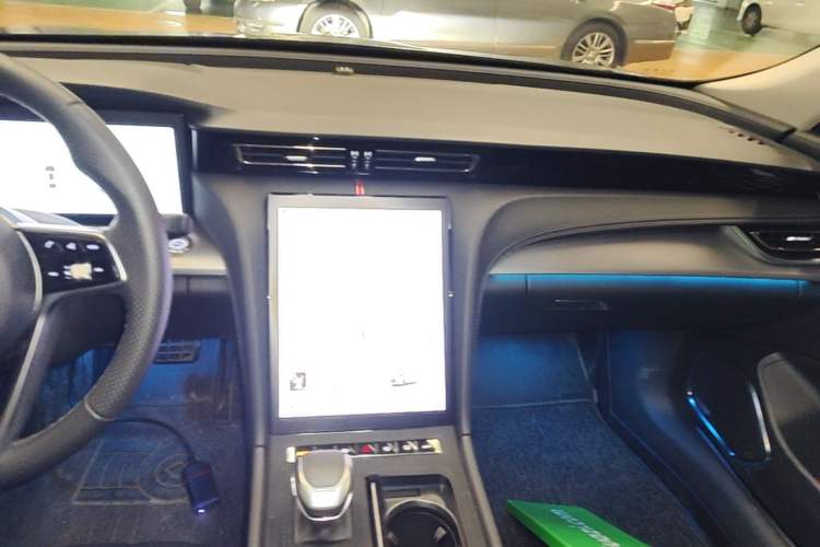 Used Hongqi H5 2024 2.0T Automatic Smart Connect Flagship Edition Audio And AC Panel