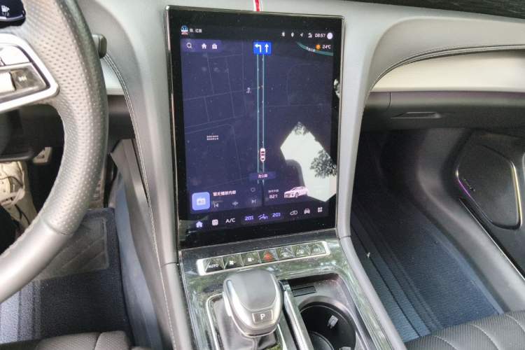 Used Hongqi H5 2024 2.0T Automatic Smart Connect Flagship Edition Audio And AC Panel
