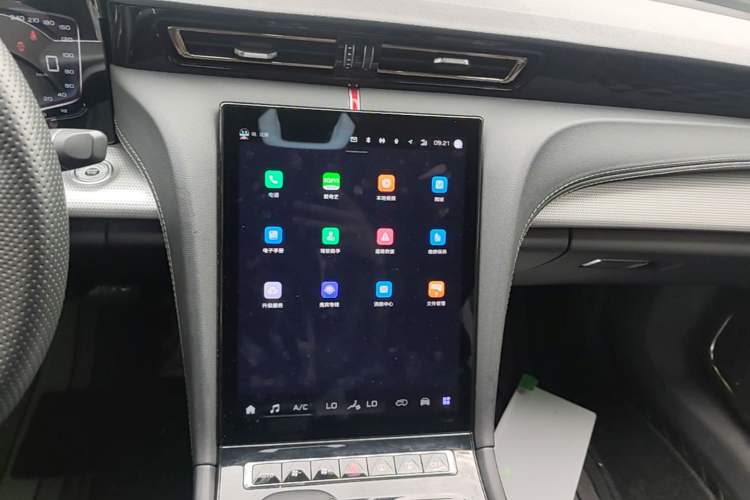 Used Hongqi H5 2024 1.5T DCT Smart Connect Flagship Edition Audio And AC Panel