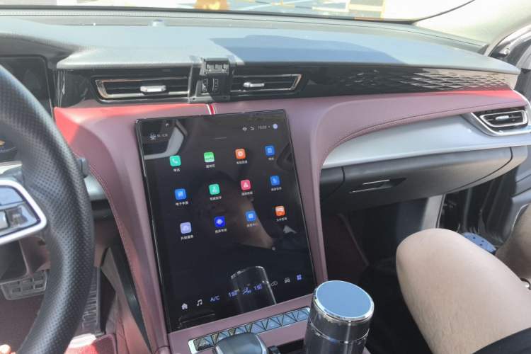Used Hongqi H5 2024 2.0T Automatic Smart Connect Flagship Edition Audio And AC Panel