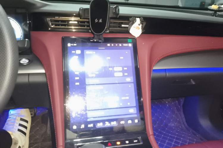 Used Hongqi H5 2024 2.0T Automatic Smart Connect Flagship Edition Audio And AC Panel