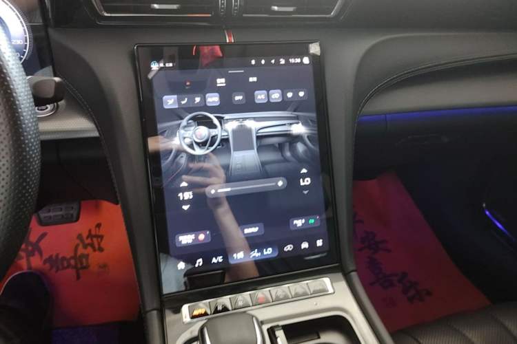 Used Hongqi H5 2024 2.0T Automatic Smart Connect Flagship Edition Audio And AC Panel