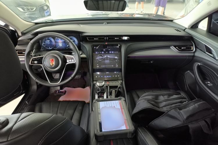 Used Hongqi H5 2024 2.0T Automatic Smart Connect Flagship Edition Center Console