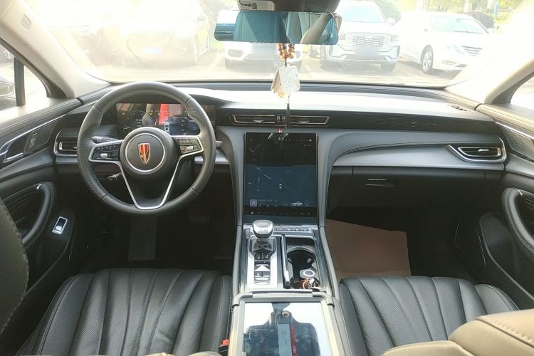 Used Hongqi H5 2024 2.0T Automatic Smart Connect Flagship Edition Center Console