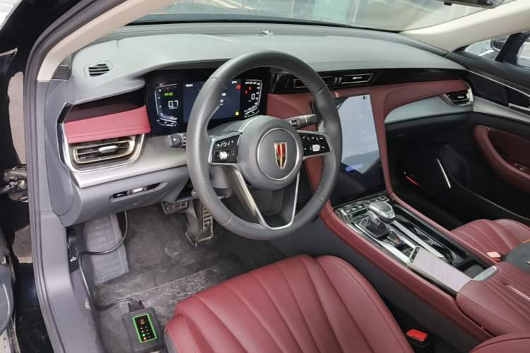 Used Hongqi H5 2024 1.5T DCT Smart Connect Flagship Edition Center Console