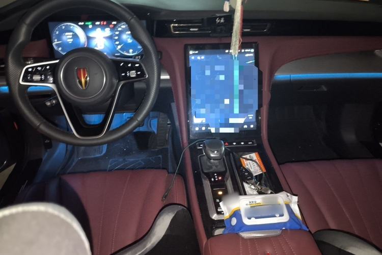 Used Hongqi H5 2024 2.0T Automatic Smart Connect Flagship Edition Center Console